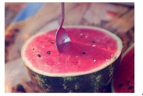 医院病人吃瓜,医院里的甜蜜疗愈时光