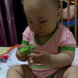 小婴儿视频吃瓜,小宝宝甜蜜品尝初体验